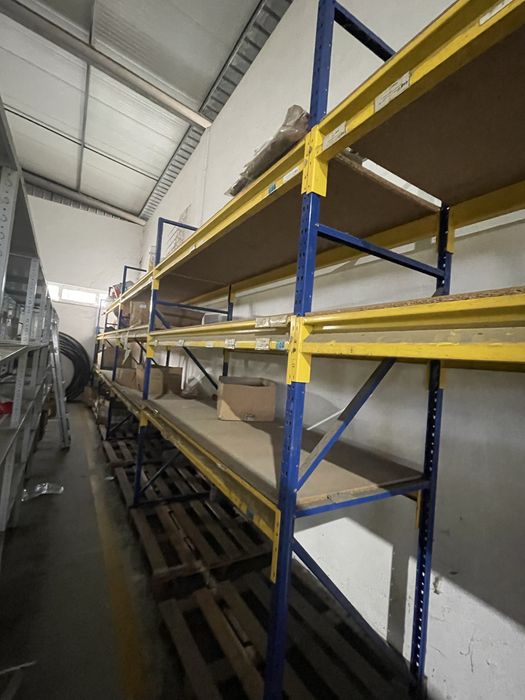 Estantes industriais