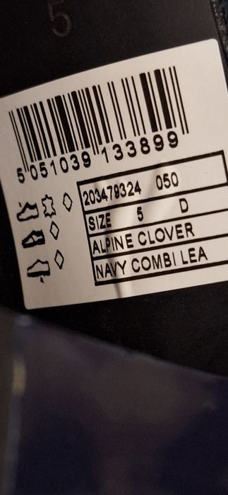 Buty na obcasie Clarks