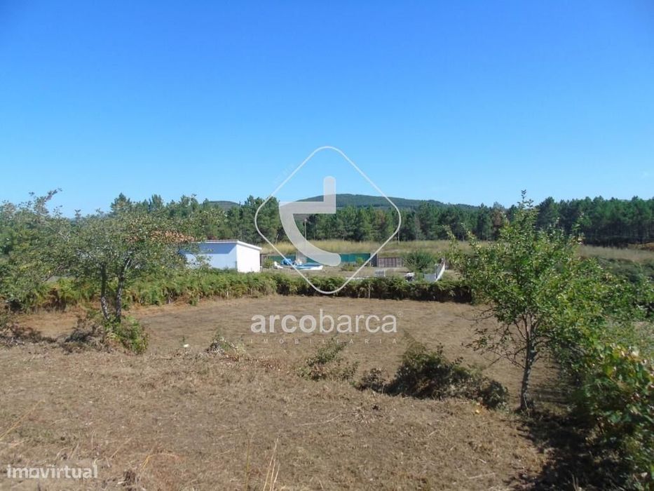 Terreno construtivo com duas frentes. A 5min da autoestrada A3- Mentre