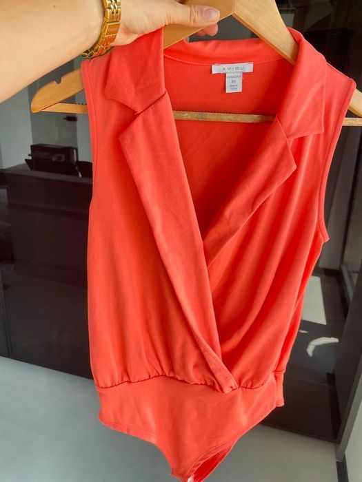 Elastyczne body koralowe pomarańczowe w r XS elastyczne dekolt w serek