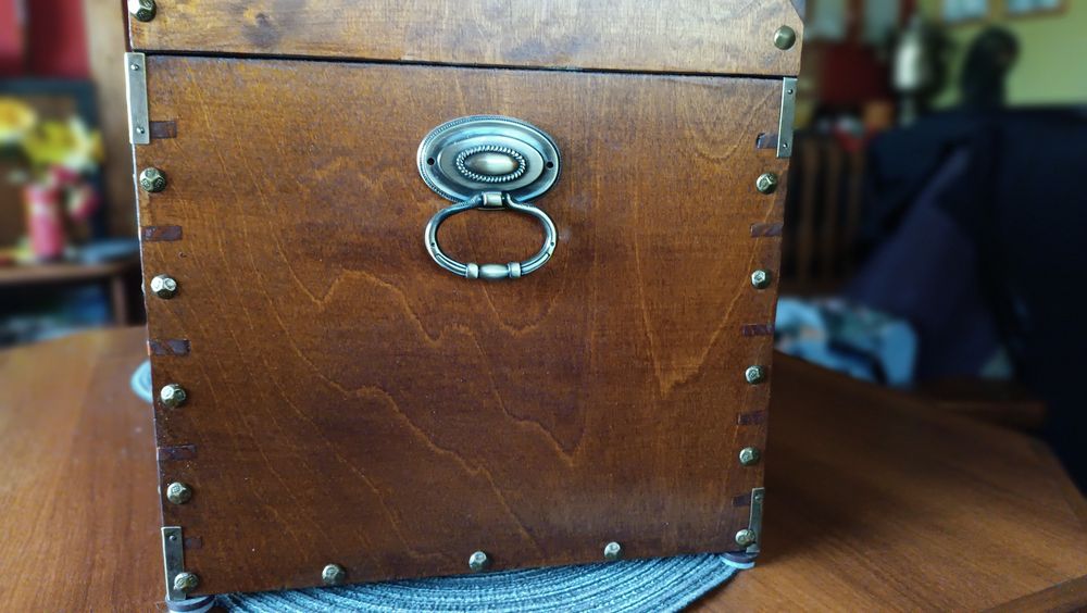 Skrzynia drewniana zdobiona