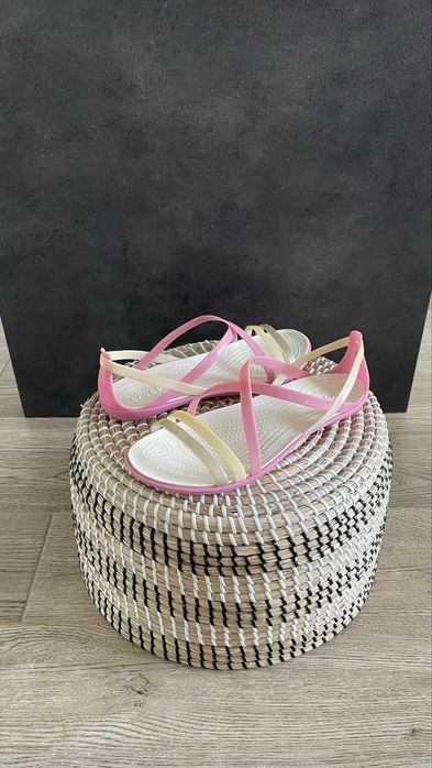 Crocs sandały Isabella Strappy Violet/Oyster W9 39/40