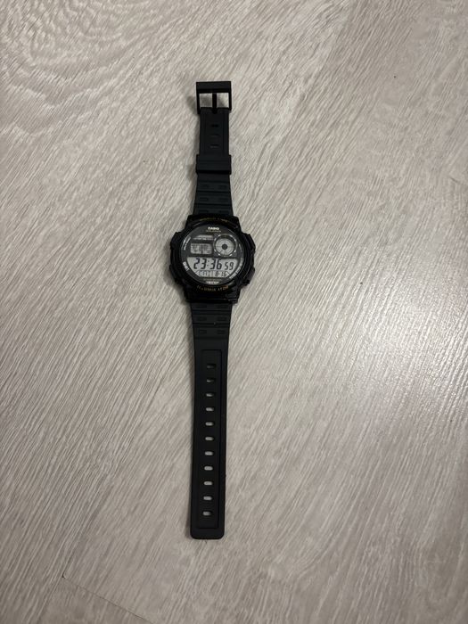 Zegarek Casio AE-1000W-1AVEF Czarny