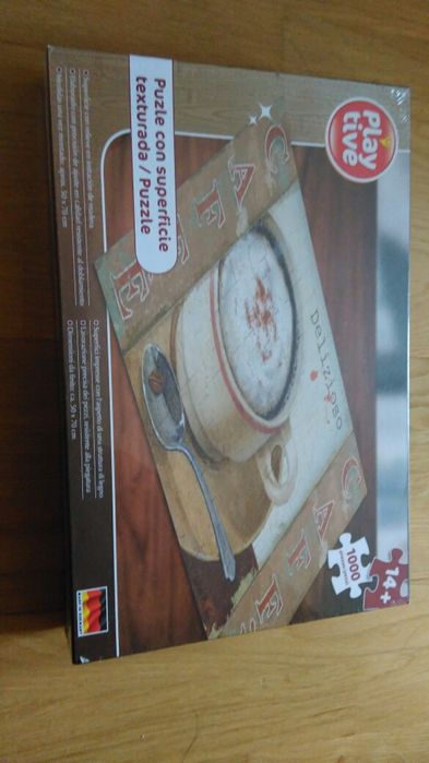 Puzzle 1000 peças com superfície texturada de madeira