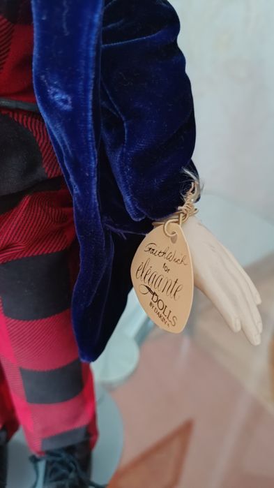 Цена снижена!Виниловая  кукла "Безумный шляпник"