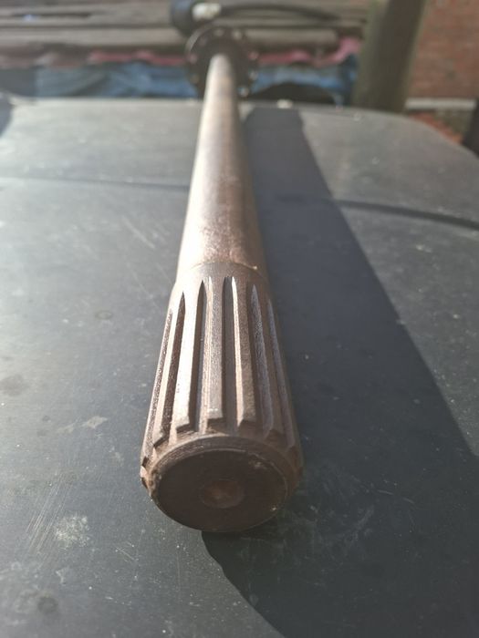 Напіввісь ( полуось) заднього мосту ГАЗ 66, 52, 53, ПАЗ