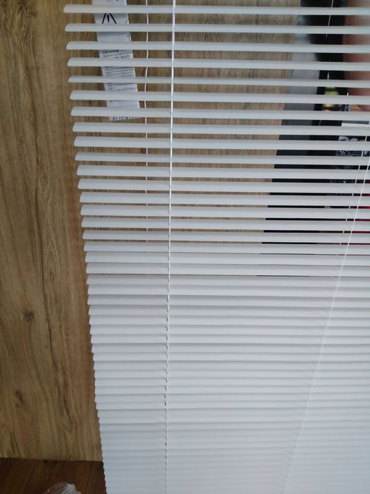 Żaluzja Aluminiowa Jasnobeżowa Połysk 101x90  1 szt.  Nowa