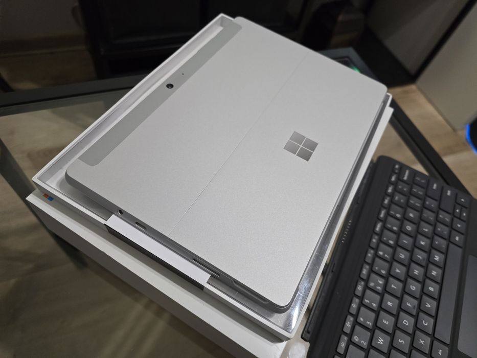 Microsoft Surface Go 3 + Type Cover + Dodatki