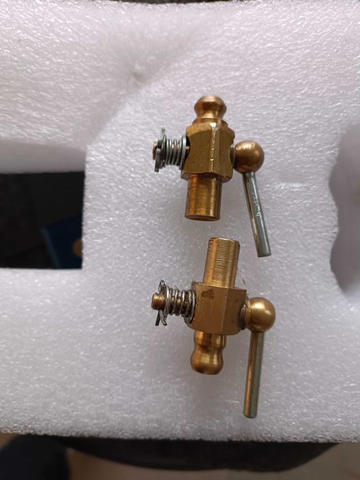 Mini zaworki mosiężne Fi I0 mm