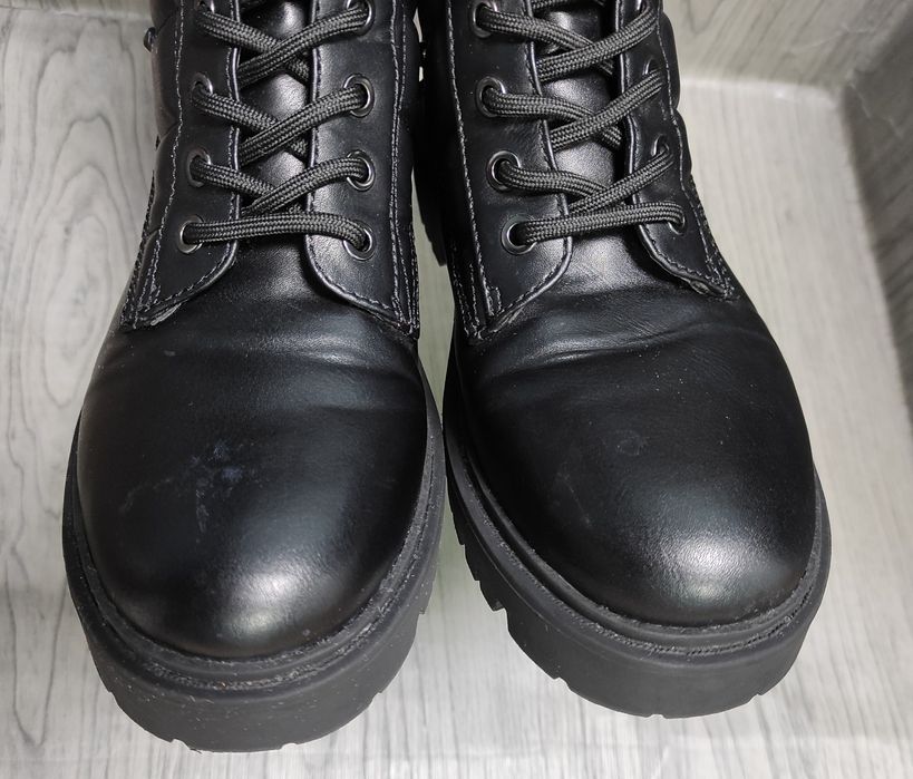 39 Guess оригінальні шкіряні жіночі ботинки