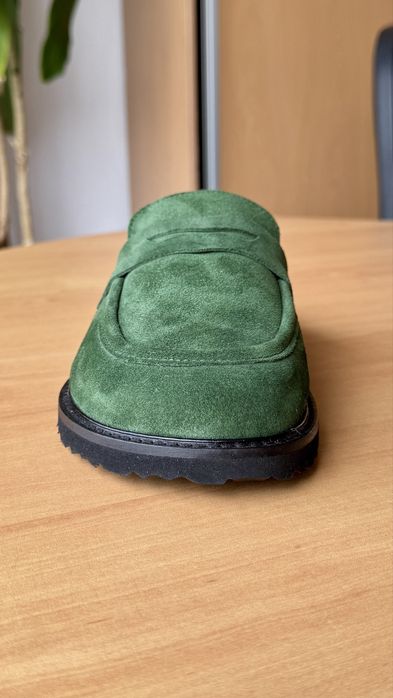 Mule em pele genuína verde da Zafra