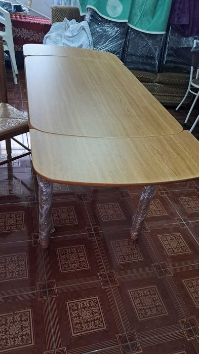 1 Mesa de cozinha com 4 cadeiras