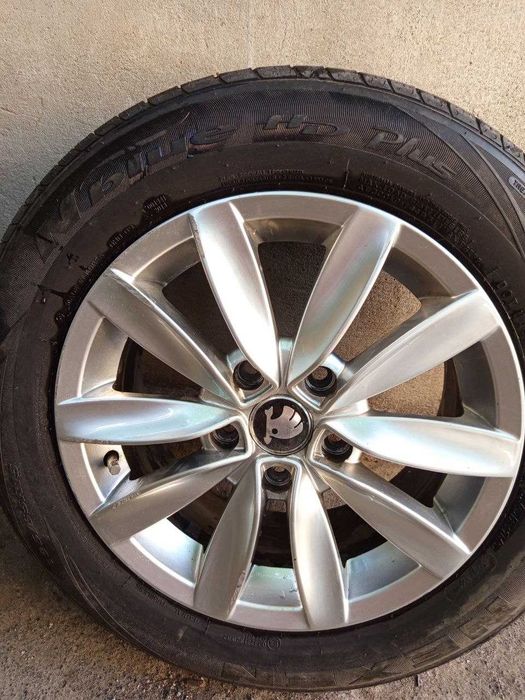 Продам комплект літніх шин Nexen NBlue HD Plus 195/65 R15 з литими дисками