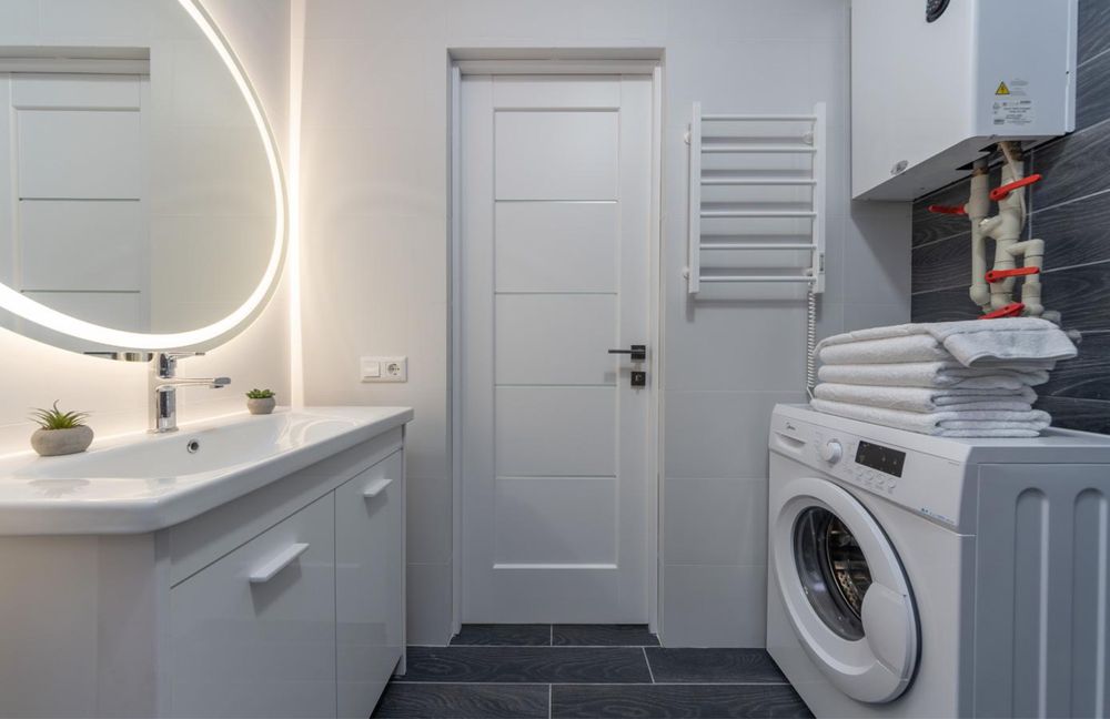 Подобово, за 5 хв. від метро, затишна студія, у будинку з Генератором.