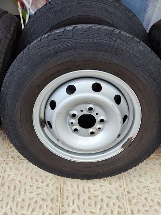 Pneus  Continental 215/70 R 15 C + Jantes Fiat Ducato