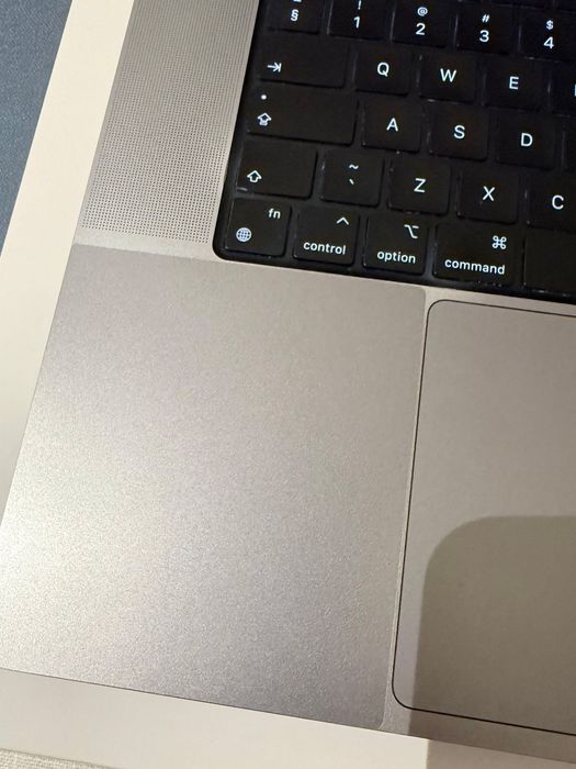 MacBook Pro 16″ M1 Max / 64 GB RAM / 2 TB SSD / 24‑GPU