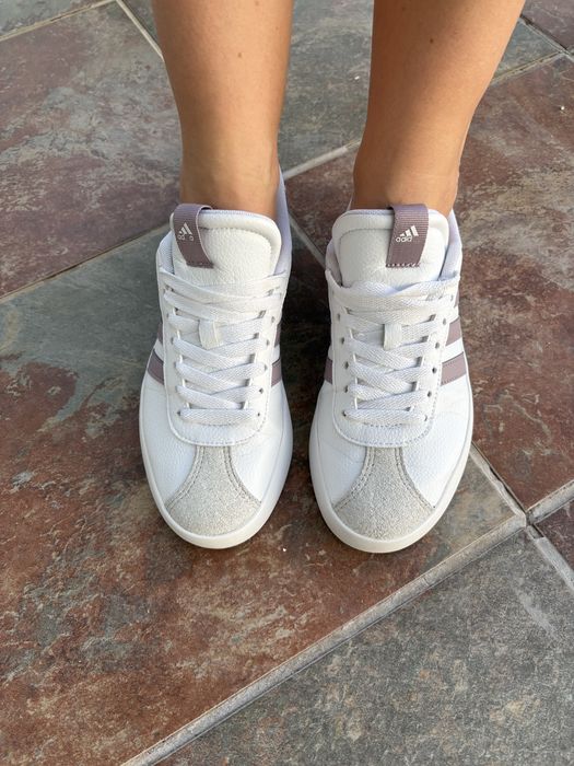Кросівки жіночі adidas