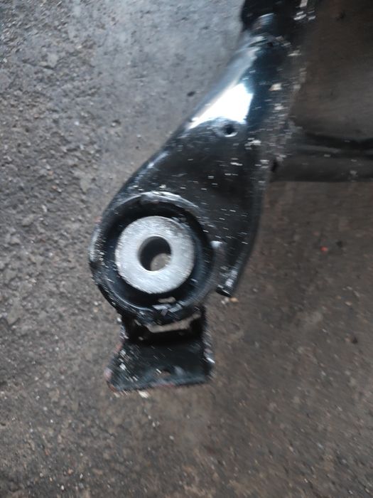 Chariot / Subframe traseiro BMW E46 (2004) – sem ferrugem