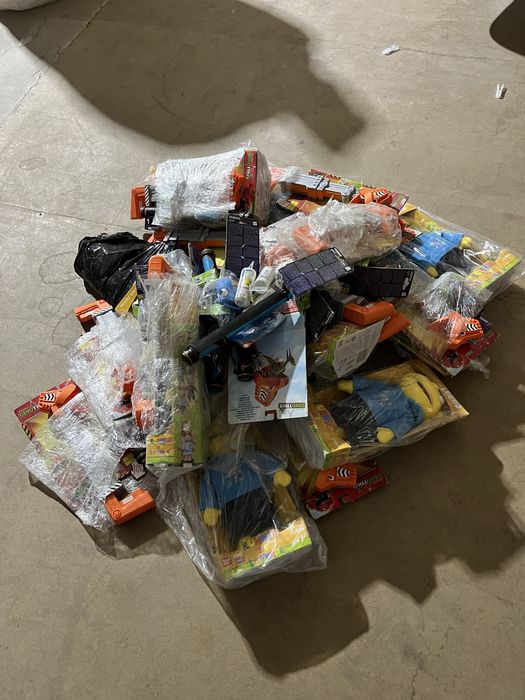 Lote de Brinquedos e peluches novos