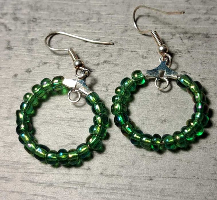 Kolczyki mini kółka zieleń z połyskiem tęczowym