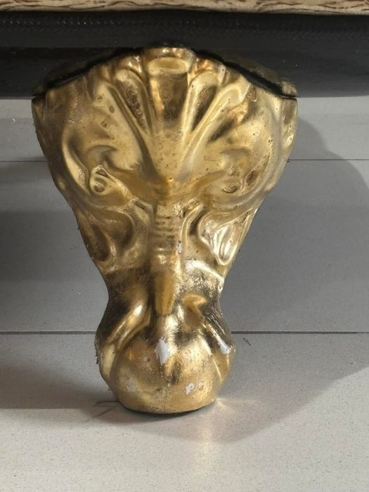 Banheira vitoriana em ferro esmaltado transfirmada num moderno sofa .