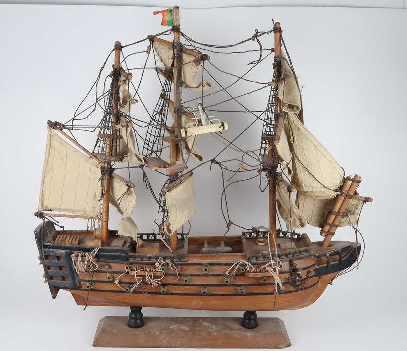 2 Maquetes de embarcações - 43 cm