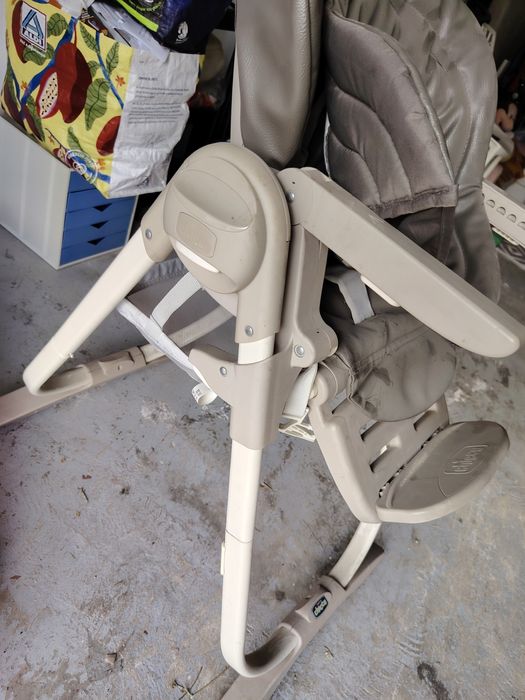 Cadeira de papa com várias funcionalidades Chicco