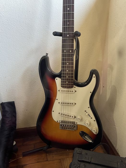 Guitarra elétrica+ amplificador + suporte