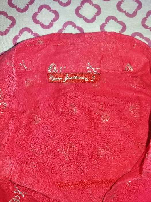 Camisa stradivarius com caveiras