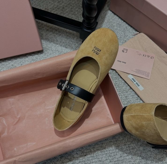 Miu Miu półbuty damskie zamszowe eleganckie
