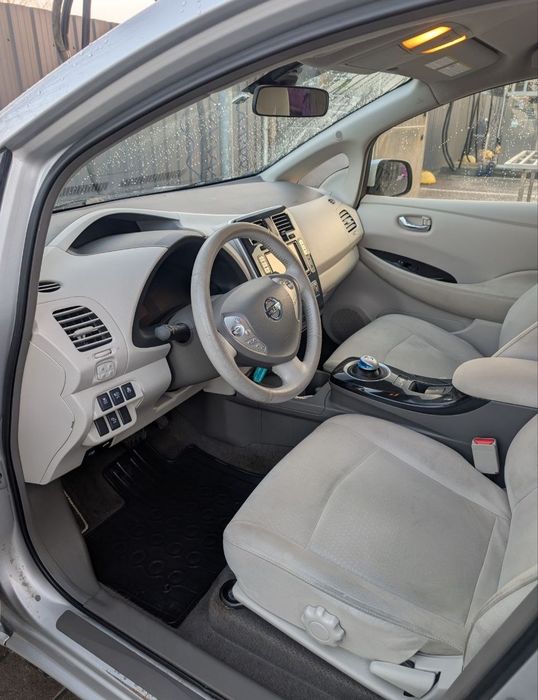 Nissan leaf 2012