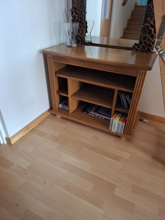 Szafka z polkami