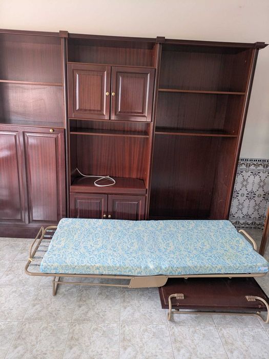 Móvel Sala em madeira com duas camas embutidas