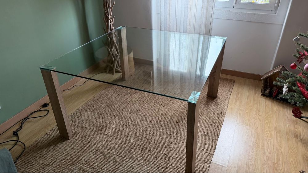 Mesa de Vidro e cadeiras