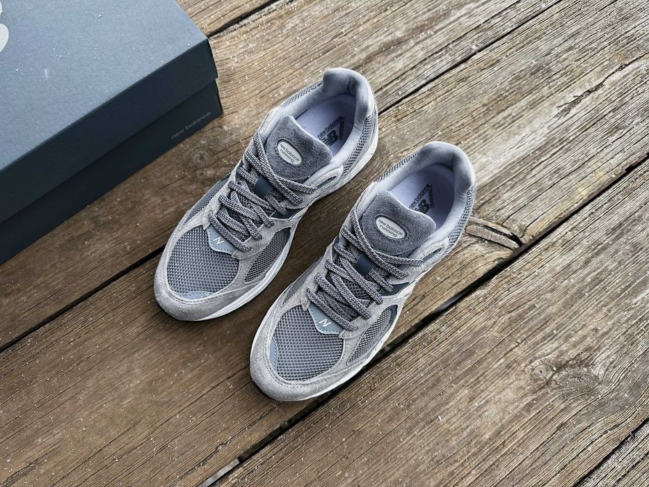 Мужские оригинальные кроссовки New Balance 2002R (2 цвета) M2002RFL