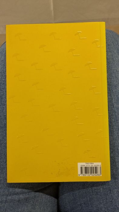 Livro "Histórias para Ler à Sombra"
