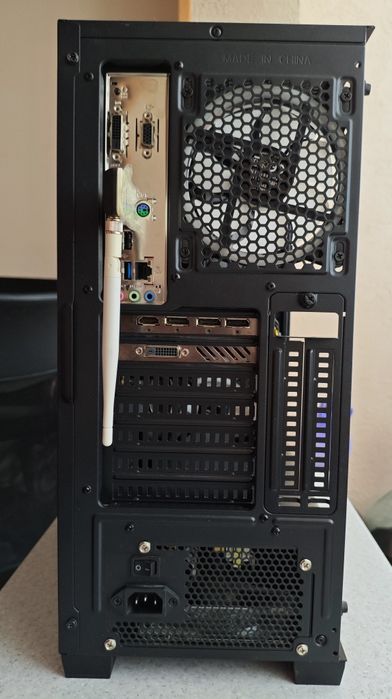 Гарний комп'ютер для ігор та роботи