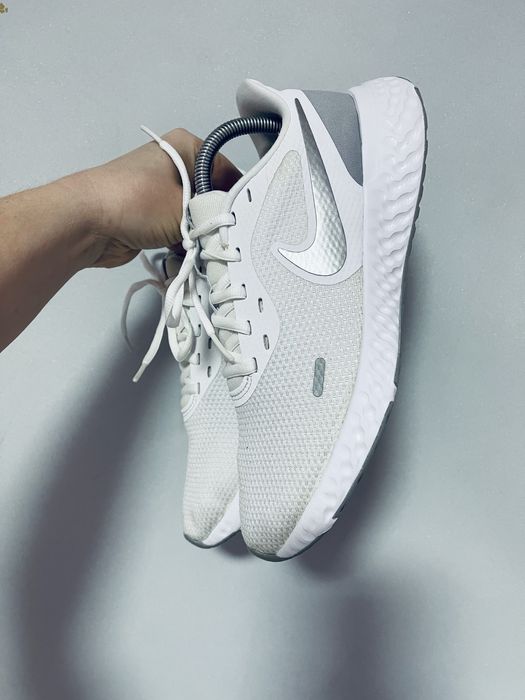 Кросівки жіночі Nike Revolution  40р
