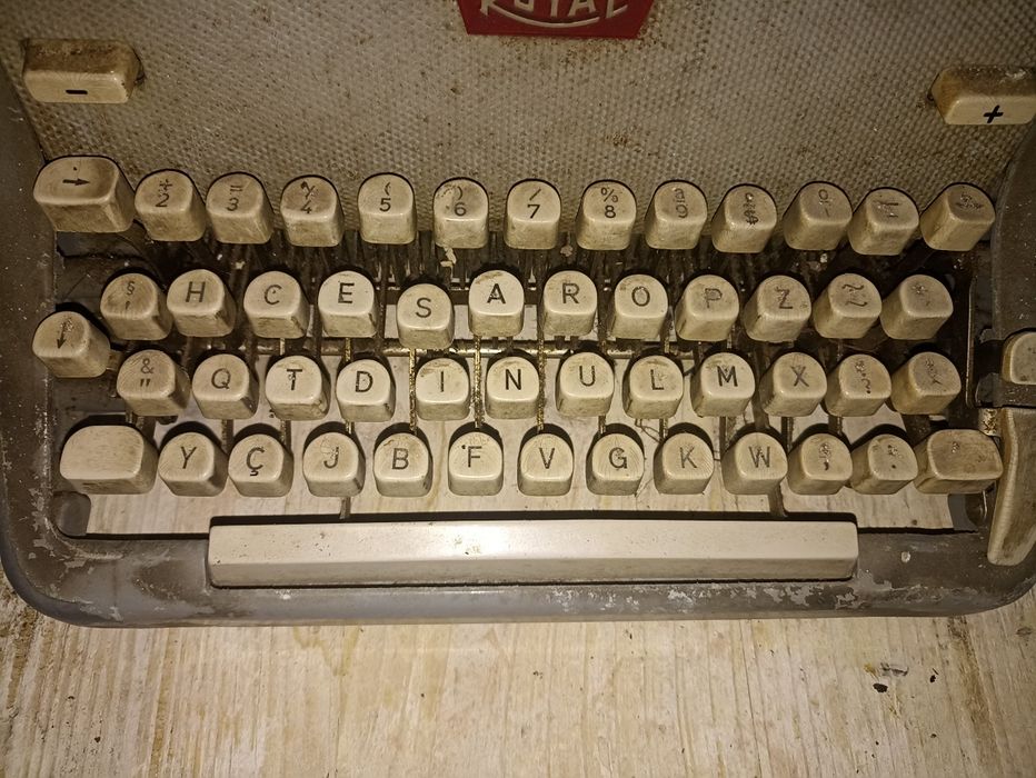 Máquina de escrever Royal