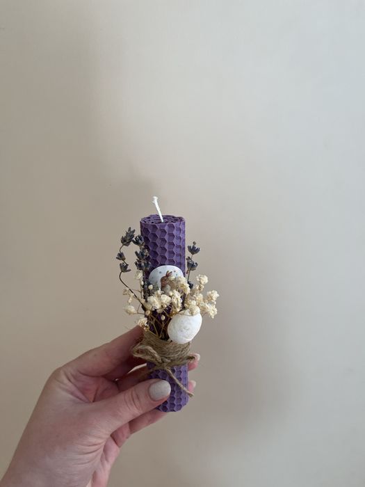 Великодня свічка з вощини