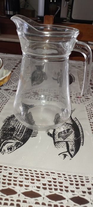 Jarros em vidro de várias medidas