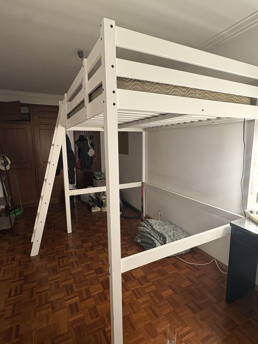 Cama de Casal Alta IKEA