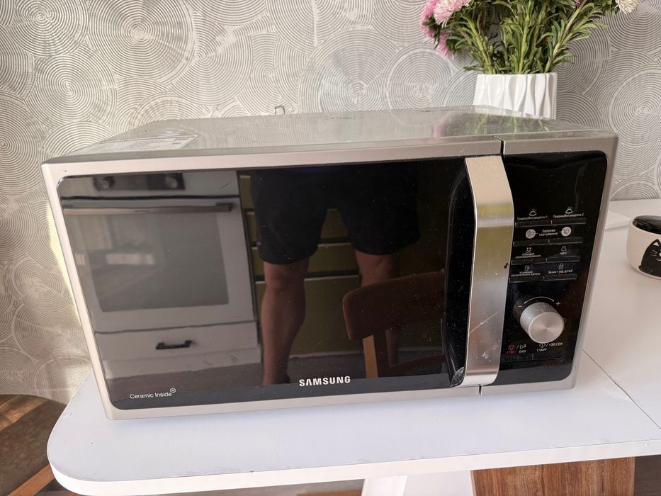 Мікрохвильова піч Samsung