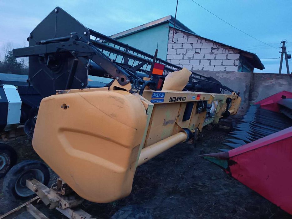 Зернова жниварка NEW HOLLAND 7B30FD (9.1 метра)