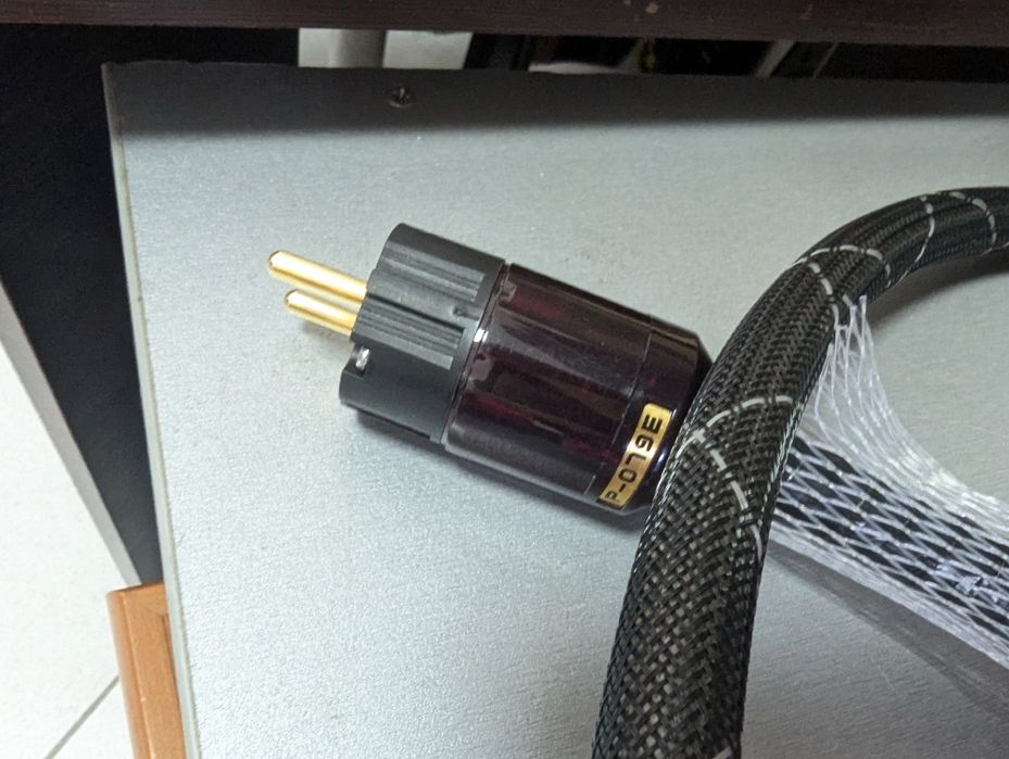 Для усилителей Кабель  коаксиальный, XLR/RCA