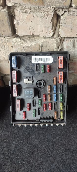 Блок запобіжників Пасат Б6 блок предохранителей Passat B6 3C0937125