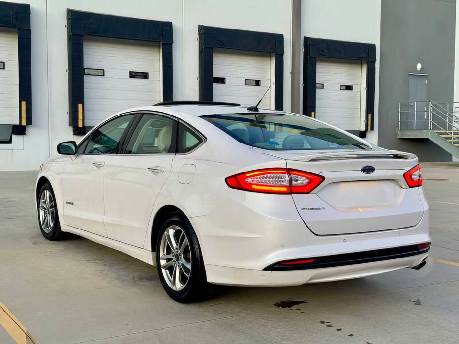Ford Fusion Titanium      2015