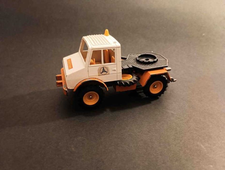 Miniatura Mercedes Unimog 1975 Britains