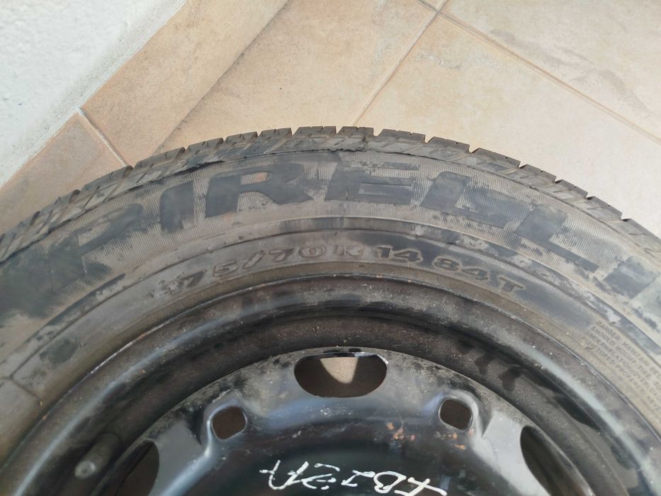 Pneu Pirelli + Jante em ótimo estado!