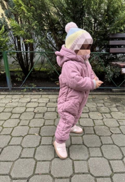 Дитячий комбенізон і кеди